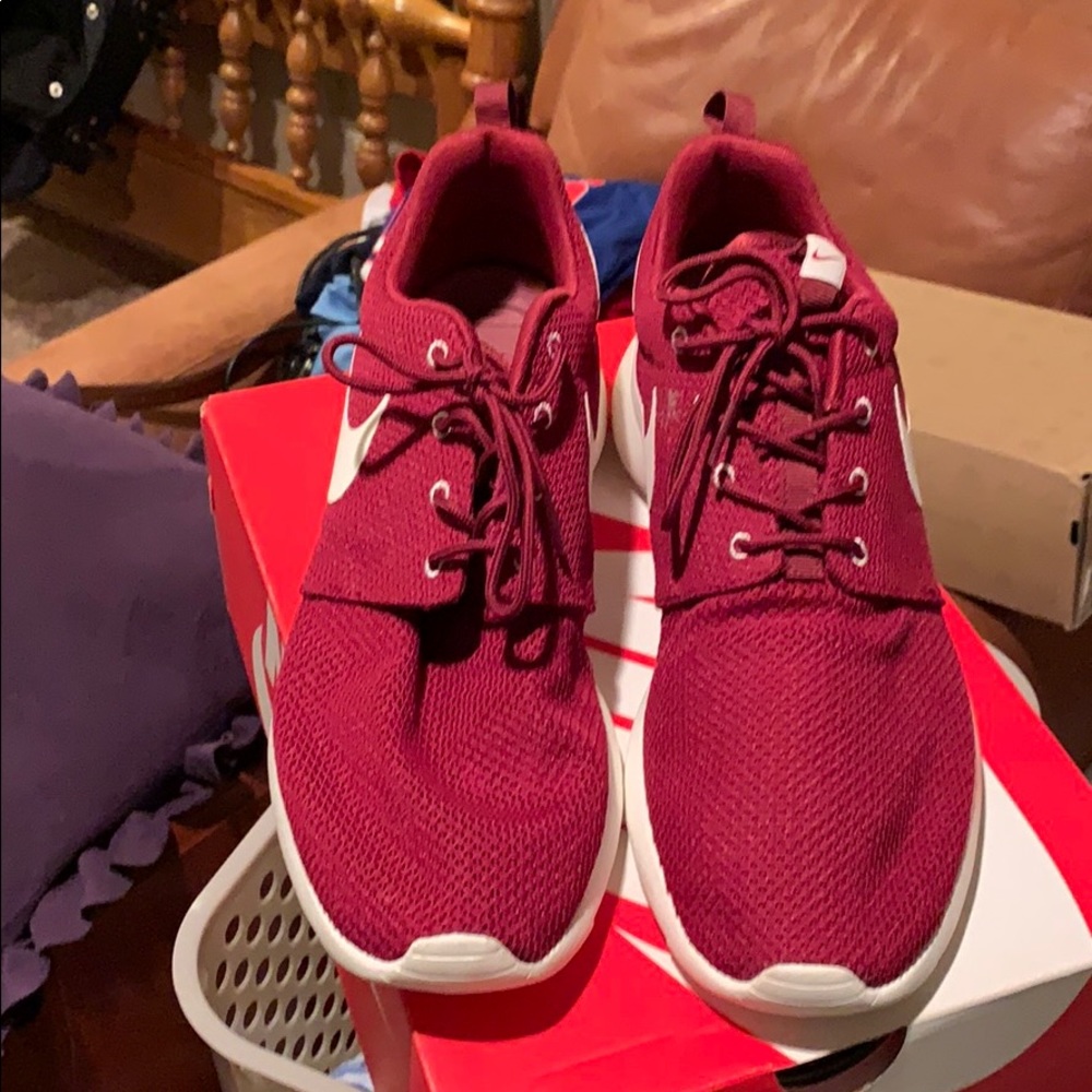 Nike Roshe Runs Burgundy